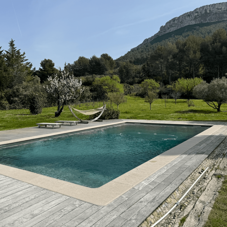 Piscine à cassis sur laquelle nous avons posé un PVC Armé